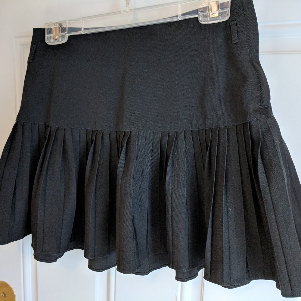 Kid/tween pleated schoolgirl skirt